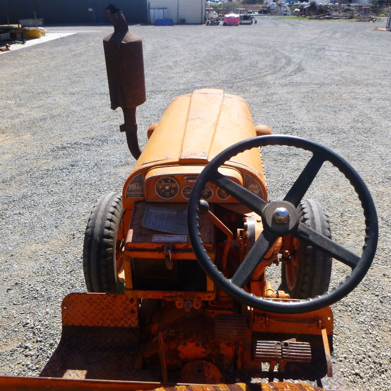 CHAMBERLAIN 9G CHAMPION TRACTOR Konigs Shepparton Pty. Ltd