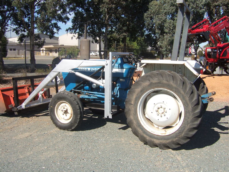 Ford 3600 Tractor FEL Konigs Shepparton Pty. Ltd
