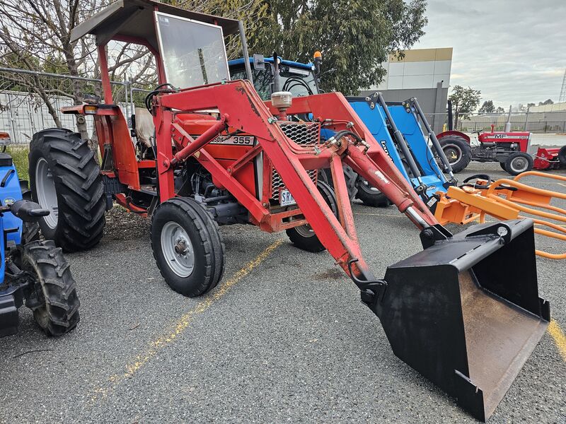USED MASSEY FERGUSON 355 ROPS TRACTOR EITH FRONT END LOADER