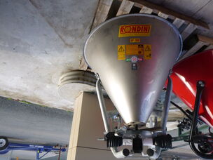 NEW DAKEN 500L LINKAGE SPEADER STAINLESS STEEL HOPPER