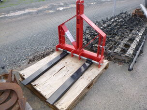NEW TWM 700KG LINKAGE PALLET FORKS