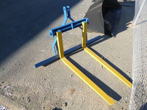 USED EURO HITCH PALLET FORKS