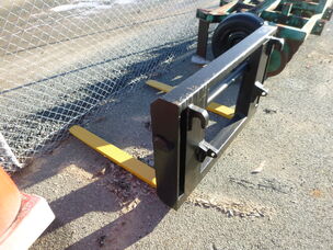 USED EURO HITCH PALLET FORKS