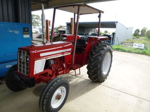 USED INTERNATIONAL 454 2WD ROPS TRACTOR