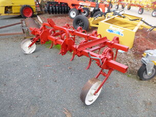 USED INTERNATIONAL 9 TINE LINKAGE SCARIFIER