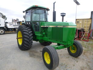 USED JOHN DEERE 4240 CAB TRACTOR