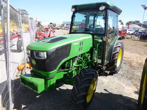 USED JOHN DEERE 5100 GF CAB TRACTOR