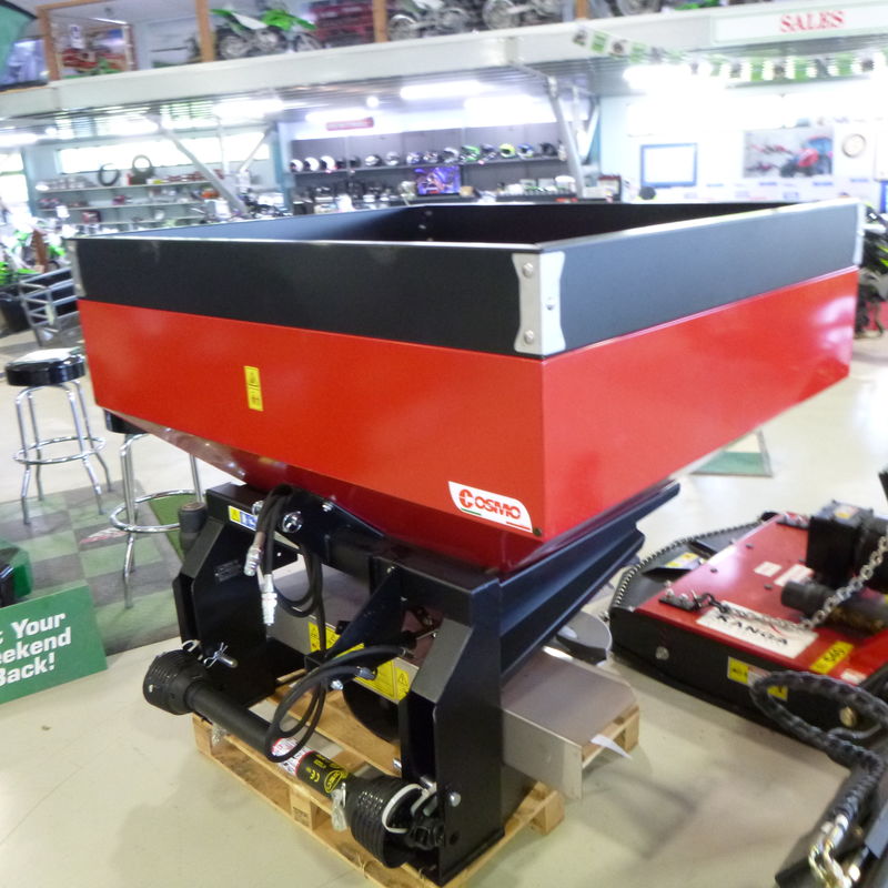Cosmo 1250L twin disc spreader Konigs Shepparton Pty. Ltd