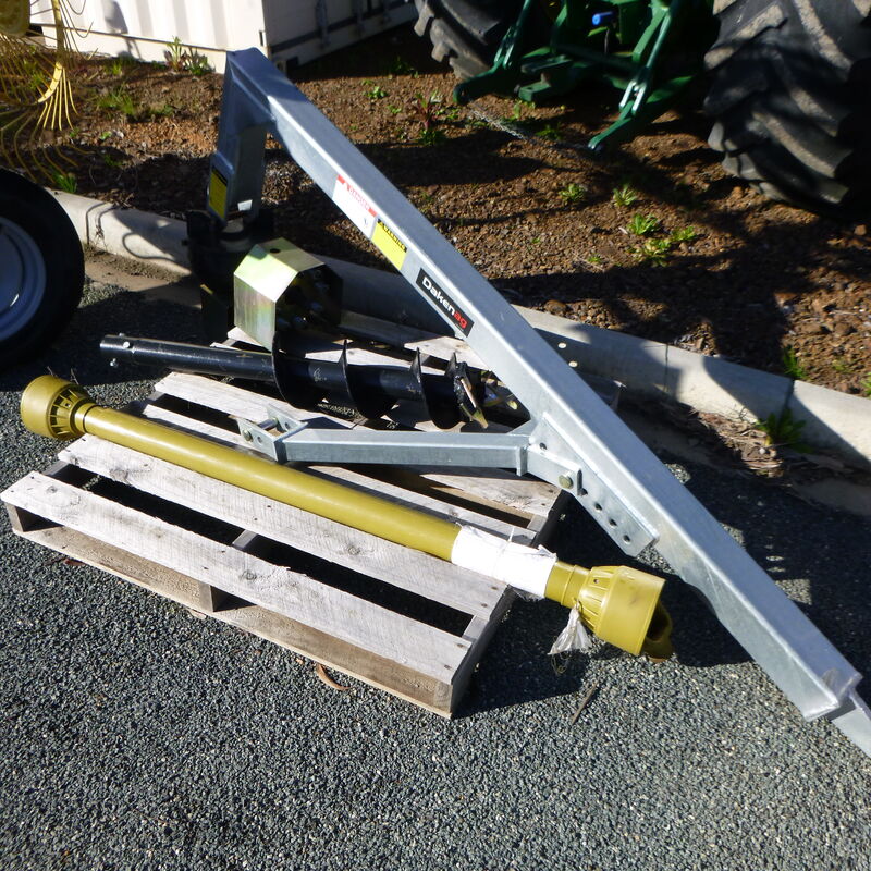 DAKEN POST HOLE DIGGER Konigs Shepparton Pty. Ltd
