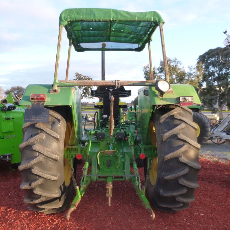 USED JOHN DEERE 2140 ROPS TRACTOR Konigs Shepparton Pty. Ltd