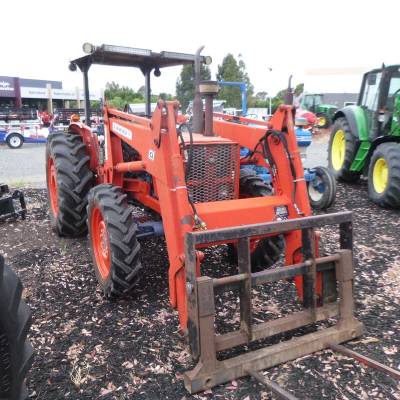 USED KUBOTA M6030 ROPS TRACTOR WITH LOADER Konigs Shepparton Pty. Ltd