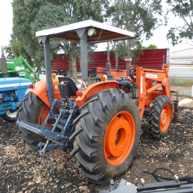 USED KUBOTA M6030 ROPS TRACTOR WITH LOADER Konigs Shepparton Pty. Ltd
