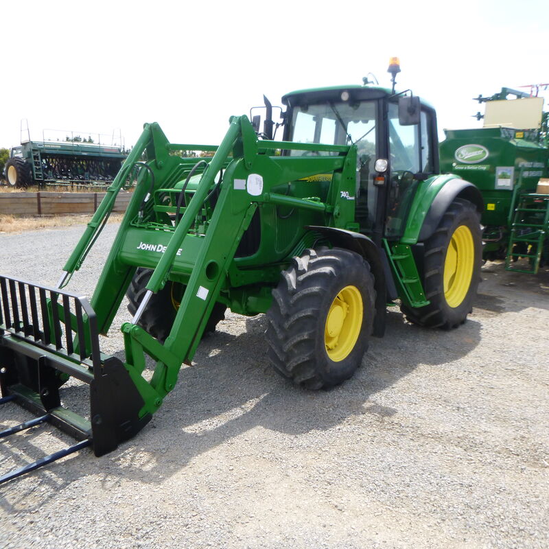 Used John Deere 6520 Cab tractor with front end loader Konigs Shepparton Pty. Ltd