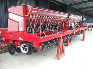 Titanium BDS 8000 single disc seeder