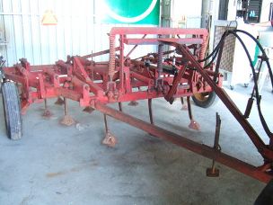 MF 19 tine scarafier trailing hydraulic lift