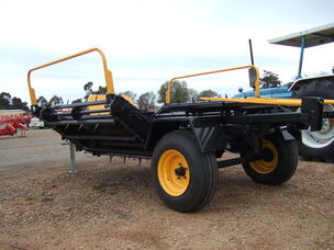 NEW BOOMERANG BALE FEEDER