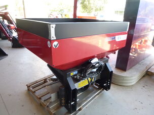 NEW COSMO 1250L TWIN DISC SPREADER
