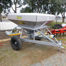 NEW CRUMP KURRAJONG FERTALISER SPREADER