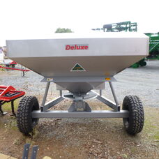 NEW CRUMP KURRAJONG FERTALISER SPREADER