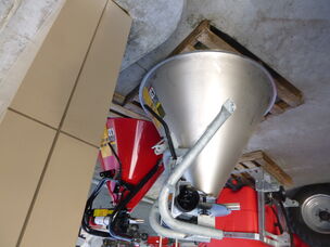 NEW DAKEN 500L LINKAGE SPEADER STAINLESS STEEL HOPPER