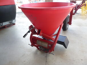 NEW SILVAN PL500 FERTALISER SPREADER