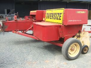 New Holland 417 Baler