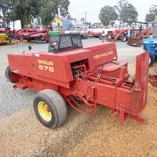 New Holland 658 Baler