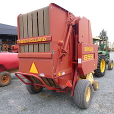 New Holland 658 Baler