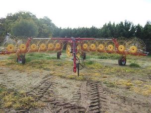 Sitrex Magnum 12  14 Wheel Vee Rakes