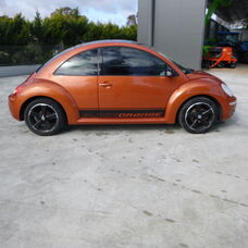 USED 2010 VOLKSWAGEN BEETLE BLACK ORANGE EDITION