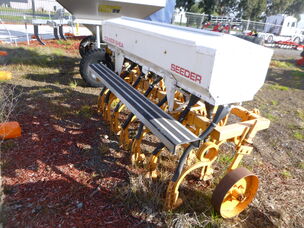 USED CONNOR SHEA 14 TINE LINKAGE SEEDER