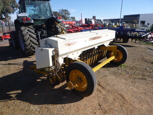 USED CONNOR SHEA 18 ROW DISC SEEDER