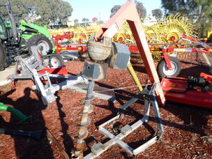 USED DAKEN LINKAGE POST HOLE DIGGER