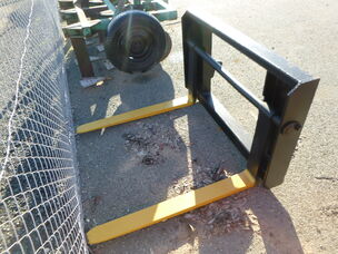 USED EURO HITCH PALLET FORKS