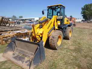 USED HANDYMAX HM26 LOADER