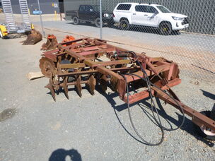USED INTERNATIONAL 24 PLATE DISC CULTIVATOR