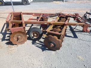 USED INTERNATIONAL 24 PLATE DISC CULTIVATOR