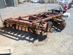 USED INTERNATIONAL 24 PLATE DISC CULTIVATOR