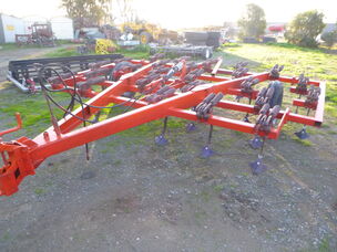 USED INTERNATIONAL 25 TINE SCARIFIER