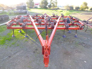 USED INTERNATIONAL 25 TINE SCARIFIER