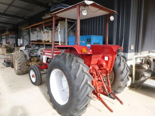 USED INTERNATIONAL 454 2WD ROPS TRACTOR