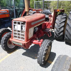 USED INTERNATIONAL 454 ROPS TRACTOR
