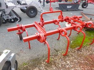USED INTERNATIONAL 9 TINE LINKAGE SCARIFIER