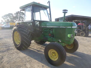 USED JOHN DEERE 3140 TRACTOR