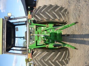 USED JOHN DEERE 3140 TRACTOR