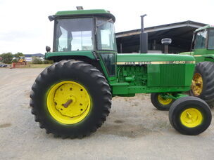 USED JOHN DEERE 4240 CAB TRACTOR