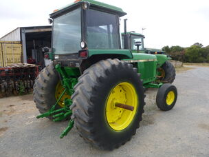 USED JOHN DEERE 4240 CAB TRACTOR