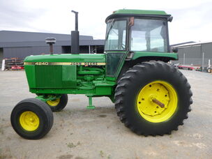 USED JOHN DEERE 4240 CAB TRACTOR