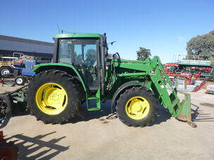 USED JOHN DEERE 6110 CAB TRACTOR