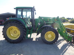USED JOHN DEERE 6520F TRACTOR WITH LOADER
